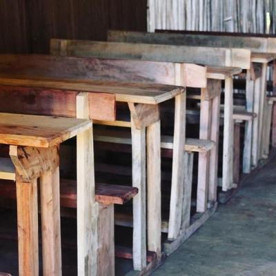 25 Tables banc et 50 Tôles pour l'École communautaire Maromadinika Kaominina Tsivangiana, Faritra Antsinanana